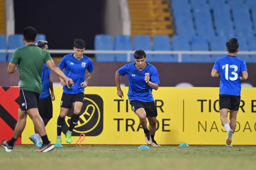 Đội tuyển Thái Lan có đêm 12-1 duy nhất tập làm quen sân Mỹ Đình. Ảnh: SS. Đội tuyển Thái Lan có đêm 12-1 duy nhất tập làm quen sân Mỹ Đình. Ảnh: SS.