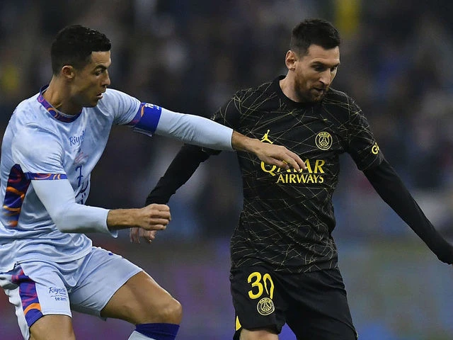 Ronaldo đụng độ Messi trong trận giao hữu rạng sáng 20-1. Ảnh: GETTY.