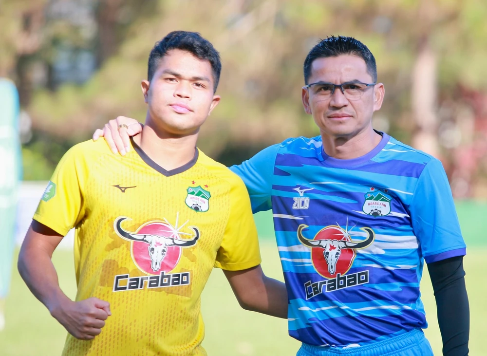 Thầy trò Kiatisak đã sẵn sàng cho V-League 2023, nhưng đội bóng vẫn còn nhiều vướng mắc chưa thế giải quyết dứt điểm với Ban tổ chức giải. Ảnh: ANH THẮNG.