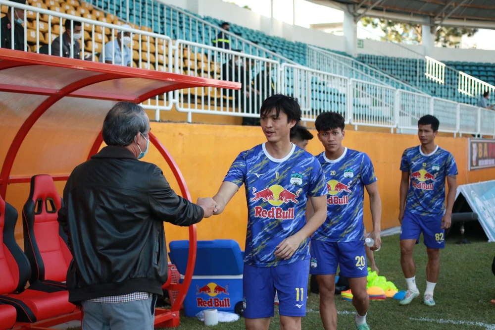 ... và bầu Đức vẫn quyết làm rõ đúng sai với VPF ngay trong ngày bóng lăn. Ảnh: ANH PHƯƠNG.