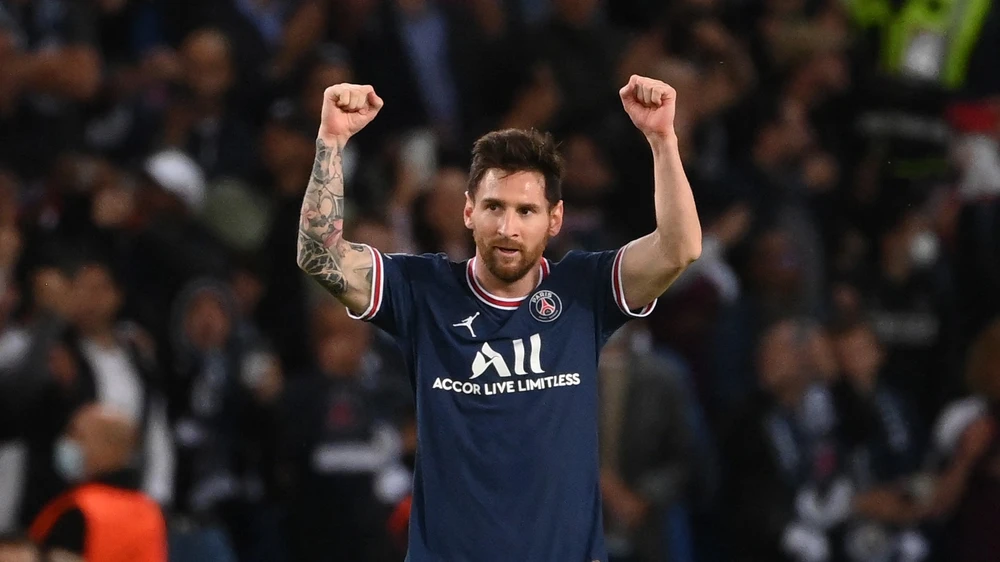 Messi đang khoác áo PSG nhưng trong trái tim anh vẫn nhớ về ngôi nhà cũ Barca. Ảnh: GETTY.
