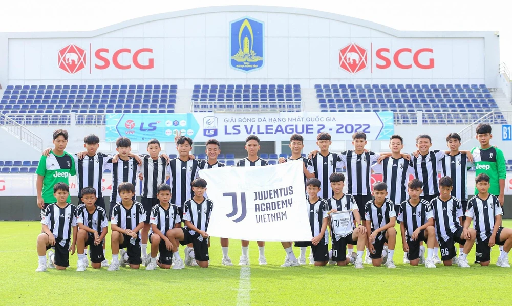 ... cùng với Học viện Juventus hứa hẹn có những màn trình diễn đẹp ở Ngày hội bóng đá trẻ em Việt - Nhật. Ảnh: PHÁT ANH. ... cùng với Học viện Juventus hứa hẹn có những màn trình diễn đẹp ở Ngày hội bóng đá trẻ em Việt - Nhật. Ảnh: PHÁT ANH.