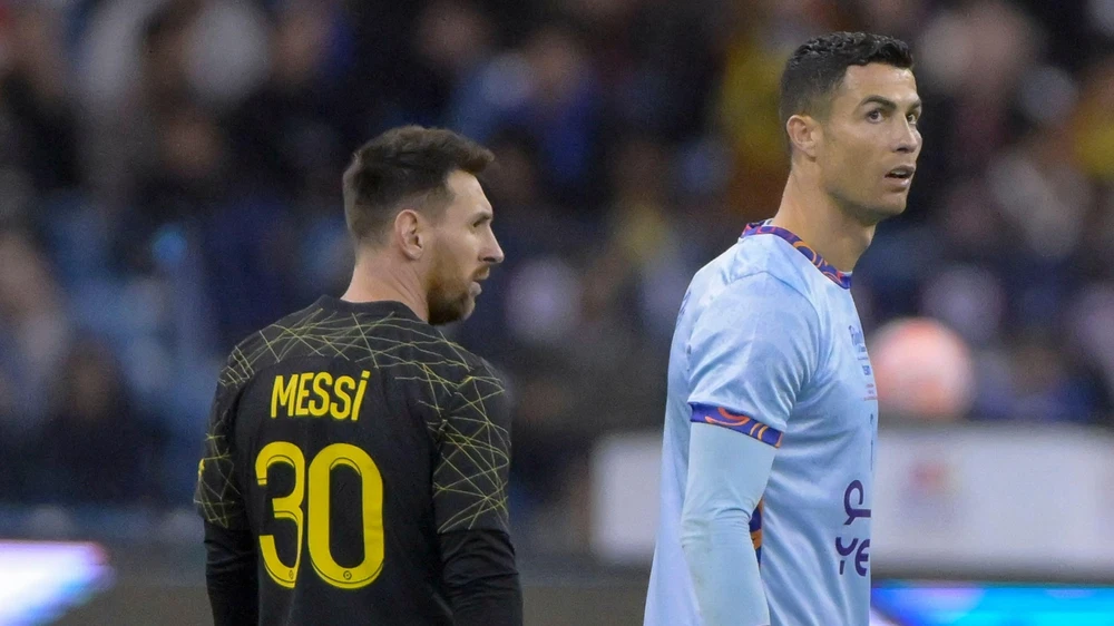 Rất nhiều người hâm mộ ủng hộ Ronaldo tiếp tục giữ vững phong độ và vượt qua Messi. Ảnh: GETTY.