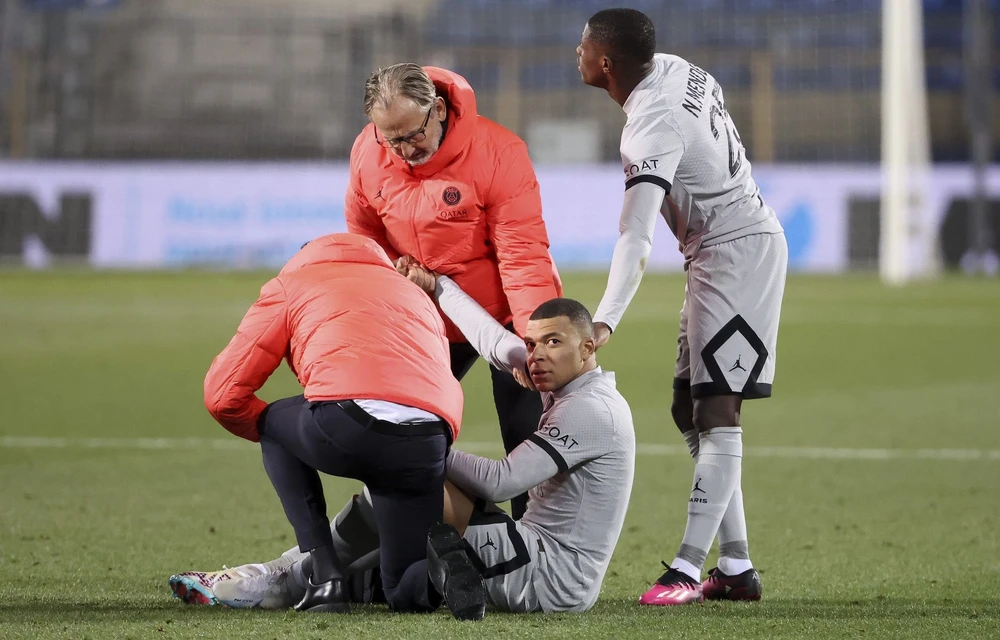 Mbappe bị chấn thương phải nghỉ ít nhất ba tuần. Ảnh: GETTY.