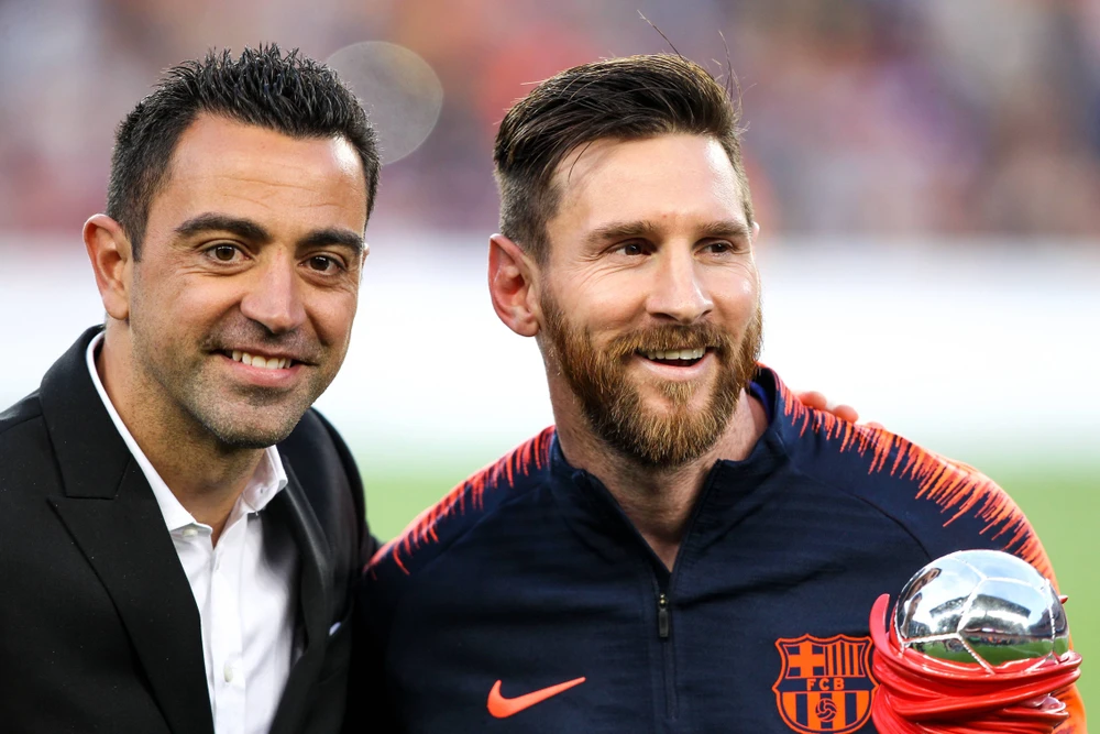 HLV Xavi giữ mối quan hệ tốt với Messi và xem anh trai của tiền đạo này như một kẻ ngốc với những phán xét gây tranh cãi. Ảnh: GETTY.
