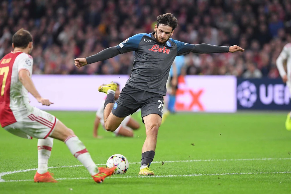 Kvaratskhelia có những phẩm chất nổi bật giống với đàn anh Salah. Ảnh: GETTY.