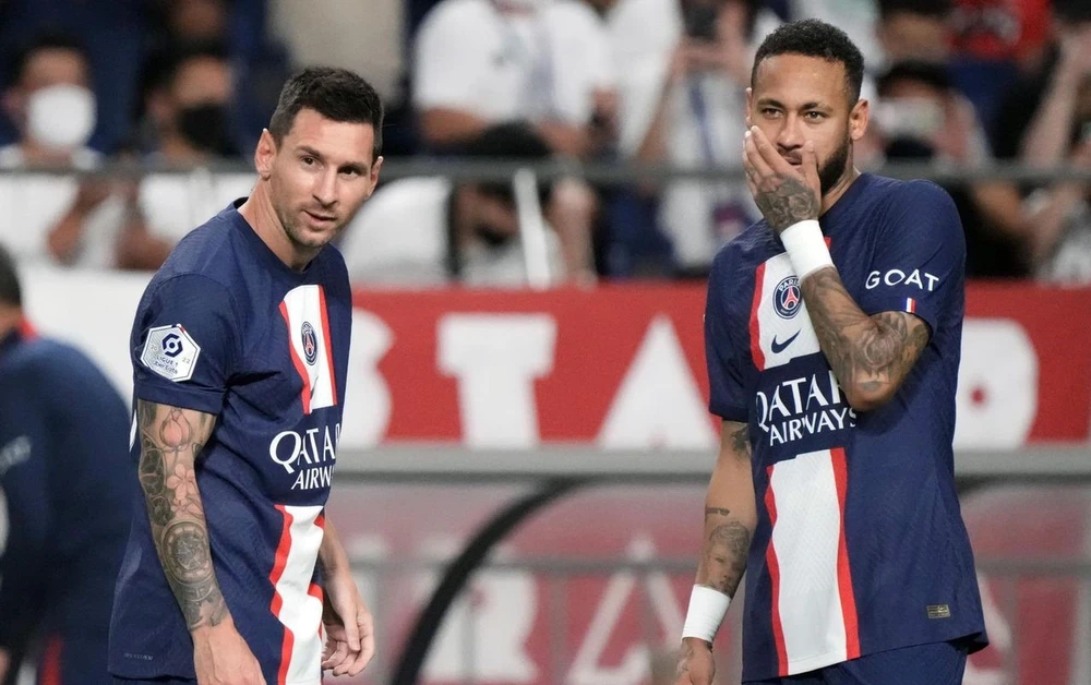 Neymar bị bán vào mùa hè này cũng là một trở ngại cho việc ở lại PSG của chân sút Messi. Ảnh: GETTY.