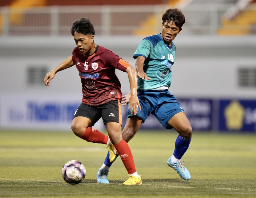 ĐH Sư phạm TDTT TP.HCM và ĐH Văn Lang ghìm chân nhau với kết quả 1-1. Ảnh: ANH NGUYÊN.