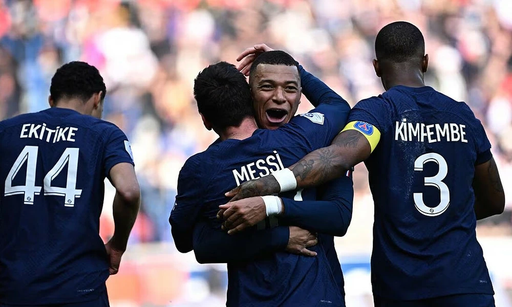 Messi ăn mừng bàn thắng với đồng đội PSG. Ảnh: GETTY.