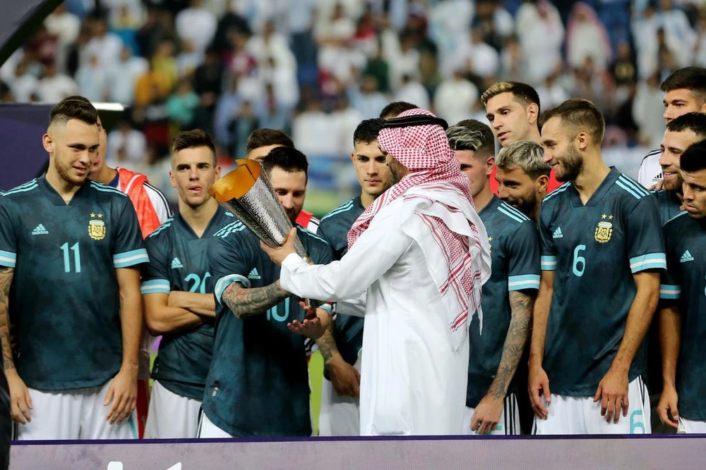 Nếu có một lời mời hợp lý, Messi vẫn có khả năng chơi bóng ở một CLB châu Á. Ảnh: GETTY. Nếu có một lời mời hợp lý, Messi vẫn có khả năng chơi bóng ở một CLB châu Á. Ảnh: GETTY.