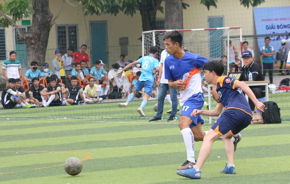 Đông đảo cổ động viên tiếp lửa cho những ngày hội ở Cemep Cup và lan tỏa tình yêu bóng đá Fair Play.