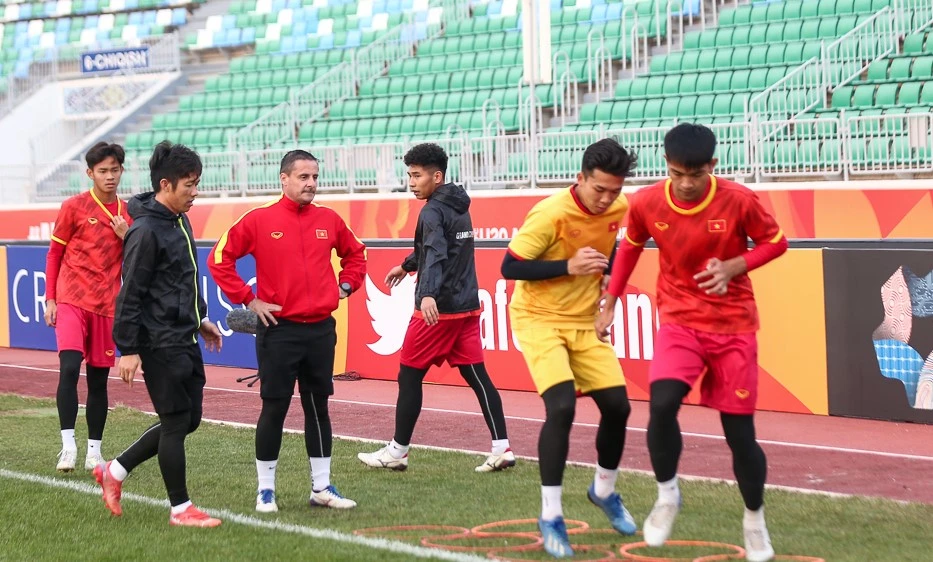 U-20 Việt Nam tích cực rèn luyện cho trận cuối vòng bảng gặp U-20 Iran chiều 7-3. Ảnh: VFF.