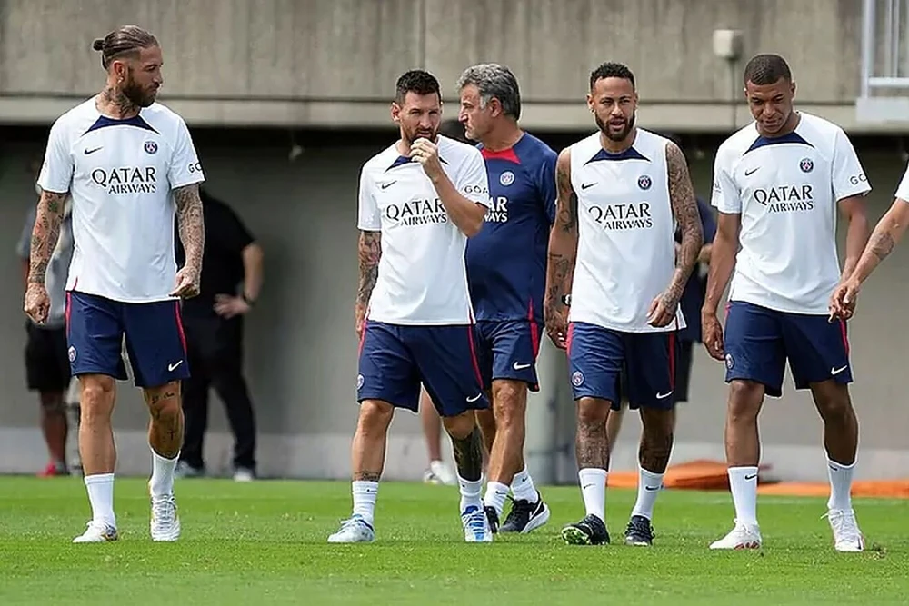 Đội hình PSG sứt mẻ nhiều, đặc biệt ở hàng thủ buộc lão tướng Ramos phải vào sân. Ảnh: GETTY.