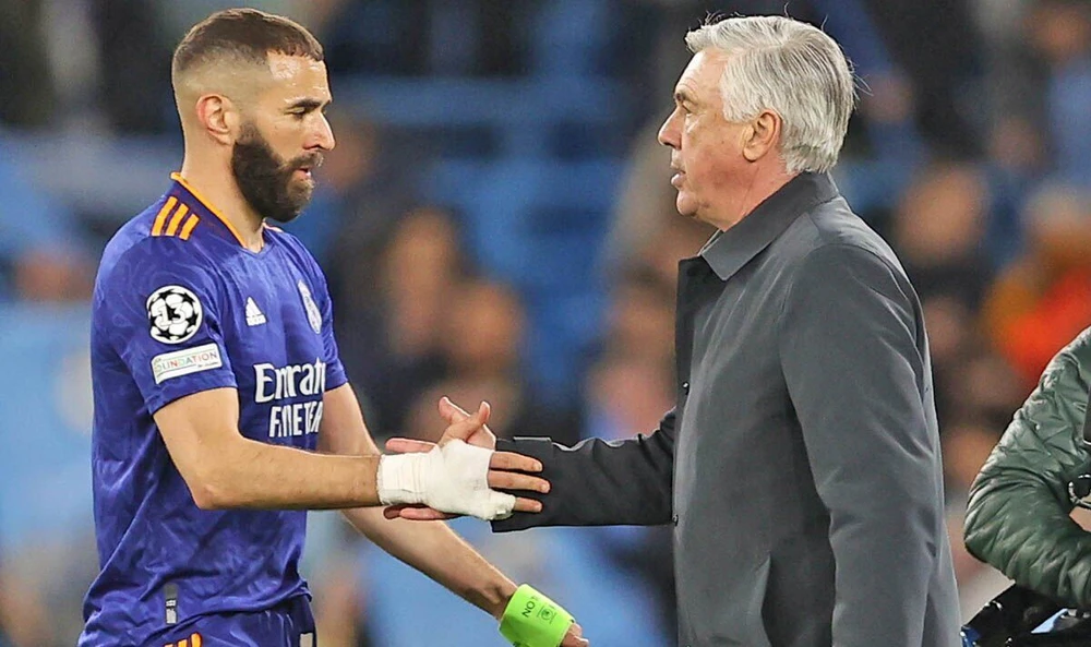 HLV Ancelotti nhờ rất nhiều sự đóng góp của Benzema và cũng hồi hộp với tiền sử chấn thương của chân sút người Pháp. Ảnh: GETTY.