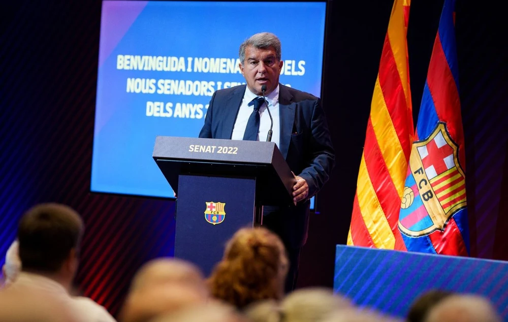 Chủ tịch Laporta kêu gọi khán giả ủng hộ Barca. Ảnh: GETTY.
