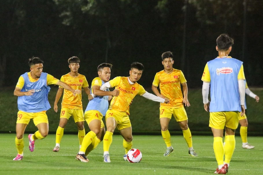 Đội tuyển U-23 Việt Nam tập buổi cuối cùng đêm 21-3 và sẵn sàng ra sân chạm trán U-23 Iraq. Ảnh: VFF.