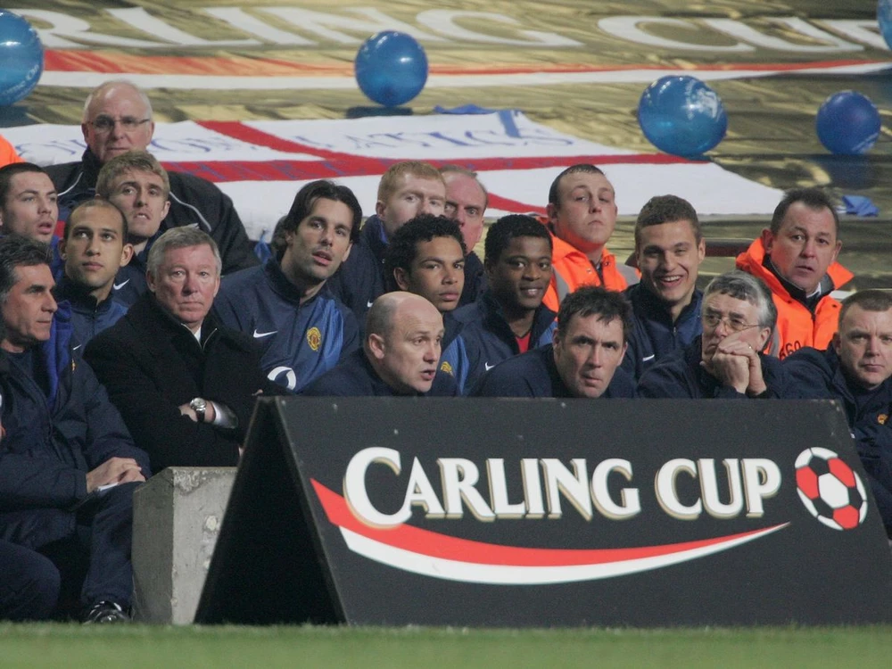 Chân sút người Hà Lan ngồi dự bị trận chung kết League Cup khiến anh nổi nóng làm chuyện sai trái với Sir Alex Ferguson. Ảnh: GETTY.