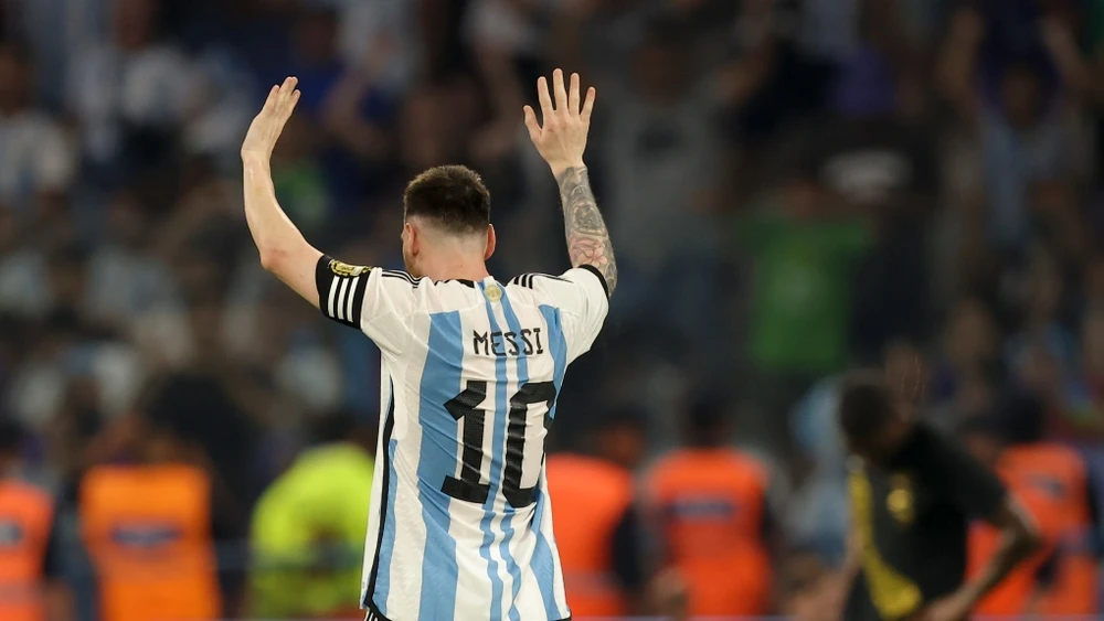 Messi vừa lập cú hat trick cho đội tuyển Argentina để vượt mốc 100 bàn thắng. Ảnh: GETTY.
