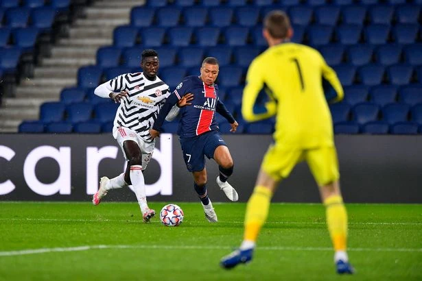 Tuanzebe đã làm "tắt đài" Mbappe nhưng đã không khá hơn sau đó. Ảnh: GETTY.