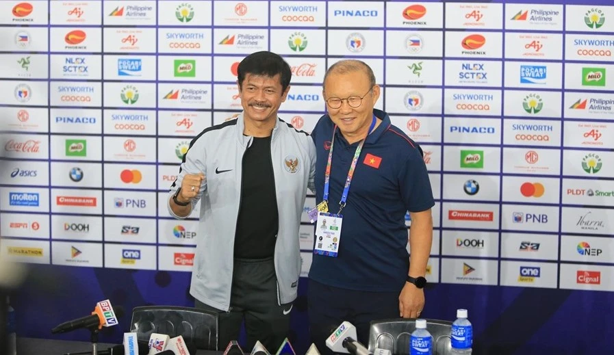 HLV Indra Sjafri của tuyển U-22 Indonesia cho rằng người thay thế ông Park cần thời gian để giúp đội trẻ Việt Nam chơi tốt hơn. Ảnh: ANH PHƯƠNG.