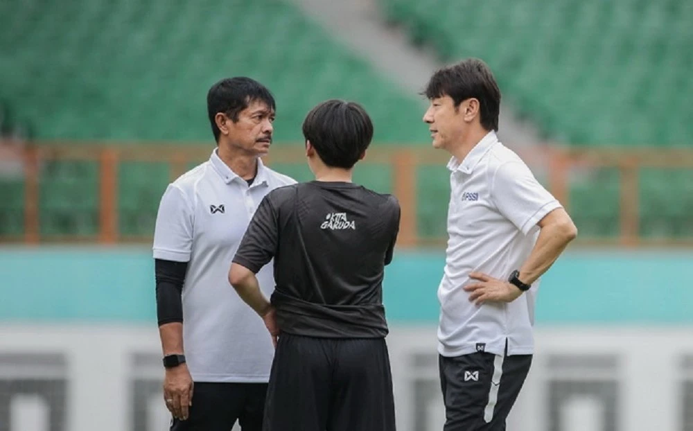 HLV Shin Tae-yong xác nhận không thay ông Indra Sjafri cầm quân chơi SEA Games 32. Ảnh: ANH PHƯƠNG.
