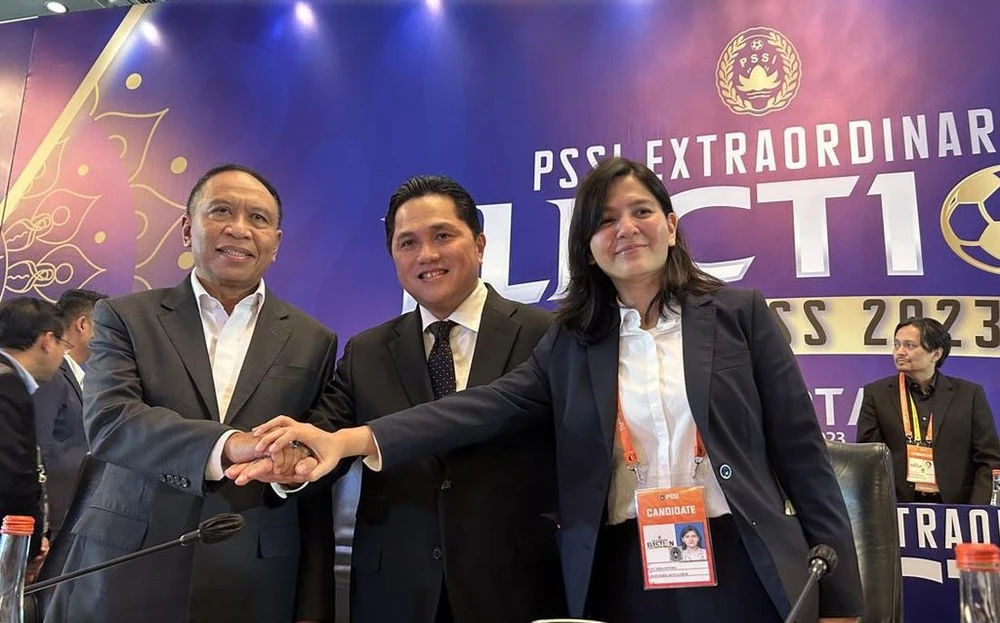 Phó Chủ tịch Tisha và các quan chức PSSI hy vọng Indonesia sẽ giành huy chương vàng SEA Games 32. Ảnh: PSSI.