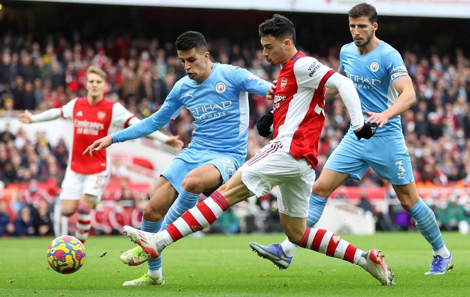 Cuộc chạy đua giữa Arsenal và Man City đang rất gay cấn. Ảnh: GETTY.