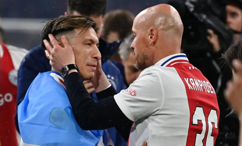 HLV Ten Hag đã đưa Martinez từ Ajax về khoác áo Man United bất chấp những điều tiếng. Ảnh: GETTY.