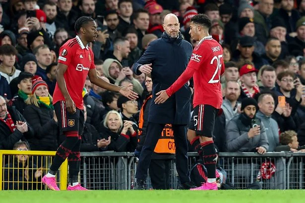 HLV Ten Hag có những sự thay người bất đắc dĩ dẫn đến việc chủ sân Old Trafford mất kiểm soát. Ảnh: GETTY.