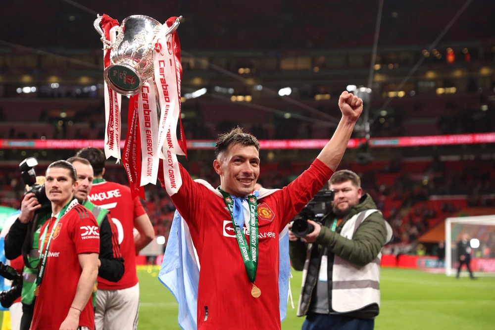 Man United phải chờ đợi 6 năm ròng rã mới có một danh hiệu. Ảnh: GETTY.