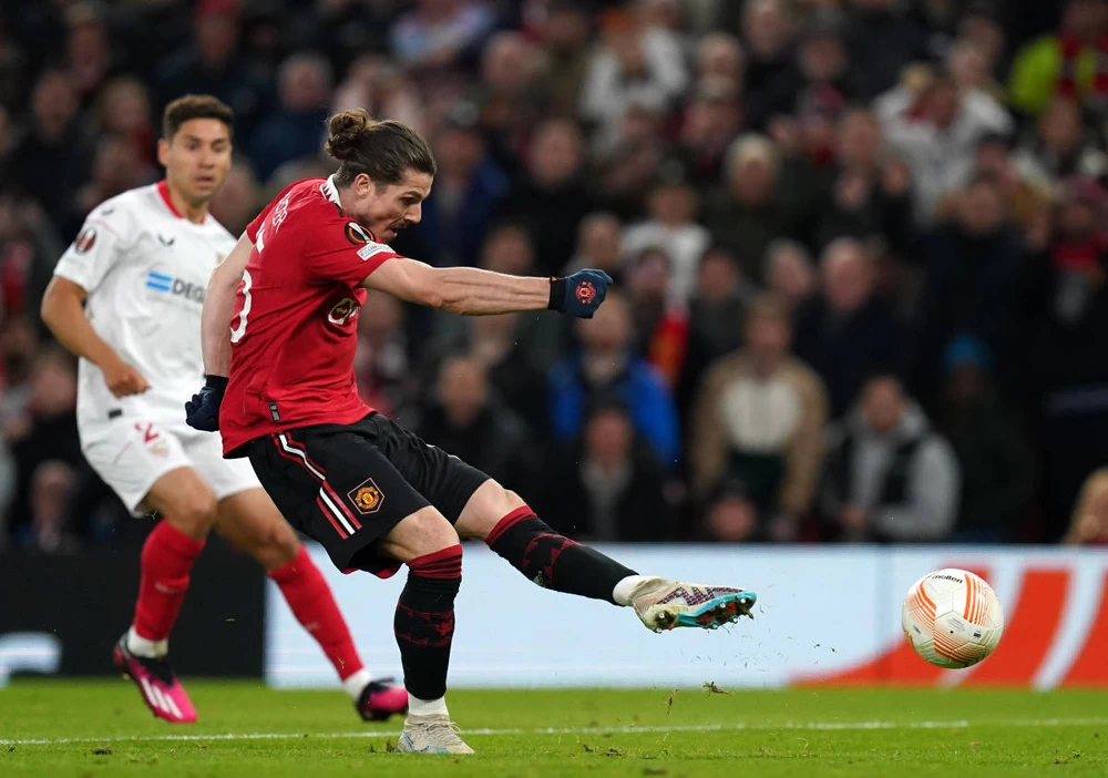 Sabitzer đã lập cú đúp cho Man United nhưng các đồng đội chủ quan để Sevilla gỡ hai bàn ở những phút cuối. Ảnh: GETTY.