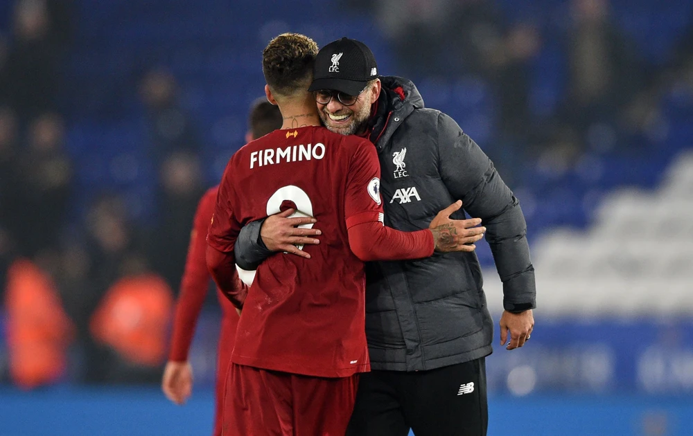 HLV Klopp không cho Firmino đá nhiều nhưng vẫn muốn giữ anh ở lại sân Anfield. Ảnh: GETTY.