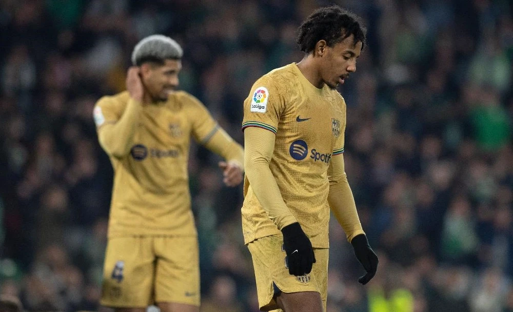 Kounde bị trộm vào nhà khi anh đang thi đấu ở sân Camp Nou. Ảnh: GETTY.