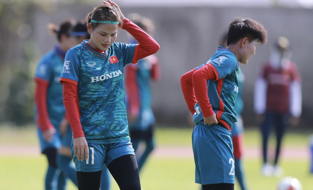 ... lại tiếp tục có chuyến tập huấn chất lượng tại Nhật Bản và giao hữu với ba CLB mạnh của nước bạn. Họ tiếp tục nhiệm vụ lớn trong năm là giành ngôi nữ hoàng SEA Games 32.