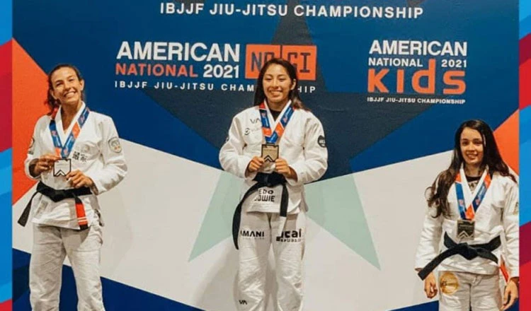 Cô gái người Mỹ gốc Campuchia từng góp mặt ở nhiều giải nhu thuật châu Á, thế giới và đoạt thành tích cao. Ảnh: PNP.