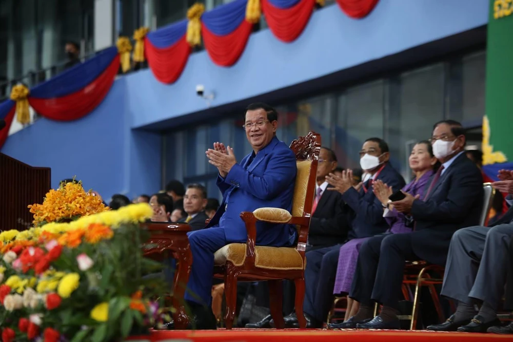 Ông Hun Sen nhắc nhắc các nhà tổ chức chăm lo chu đáo cho các vị khách trong thời gian ở Campuchia...