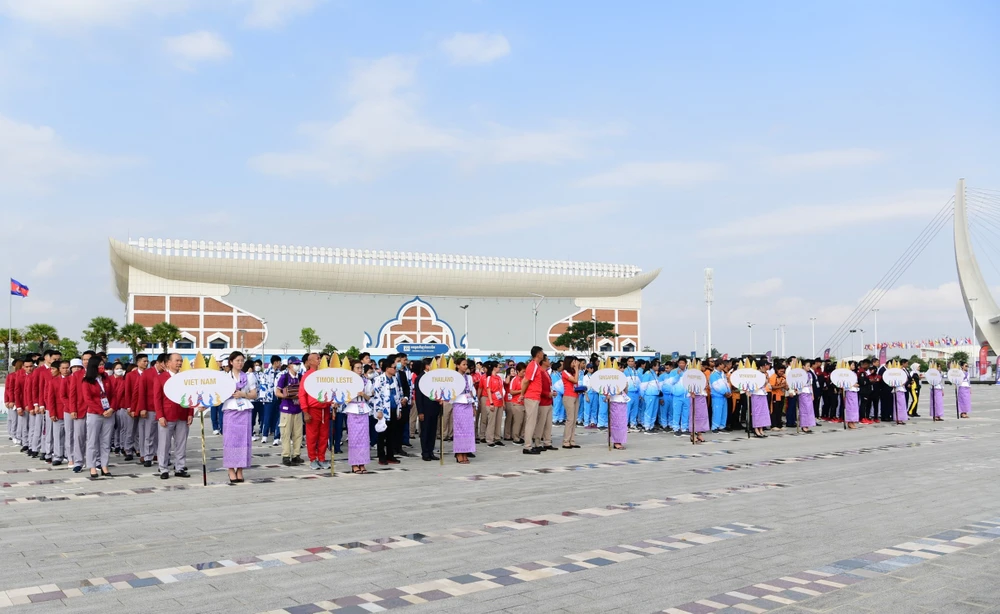 ... và luôn tôn trọng những khác biệt, cố gắng xây dựng tình bạn thân thiện với tất cả mọi người. Ảnh: ANH PHƯƠNG.