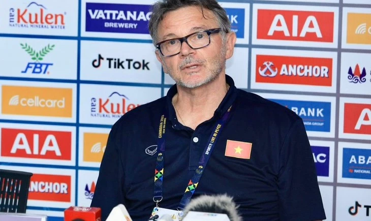 HLV Troussier vẫn còn nuối tiếc khi các học trò của ông chưa thể thắng đậm hơn...