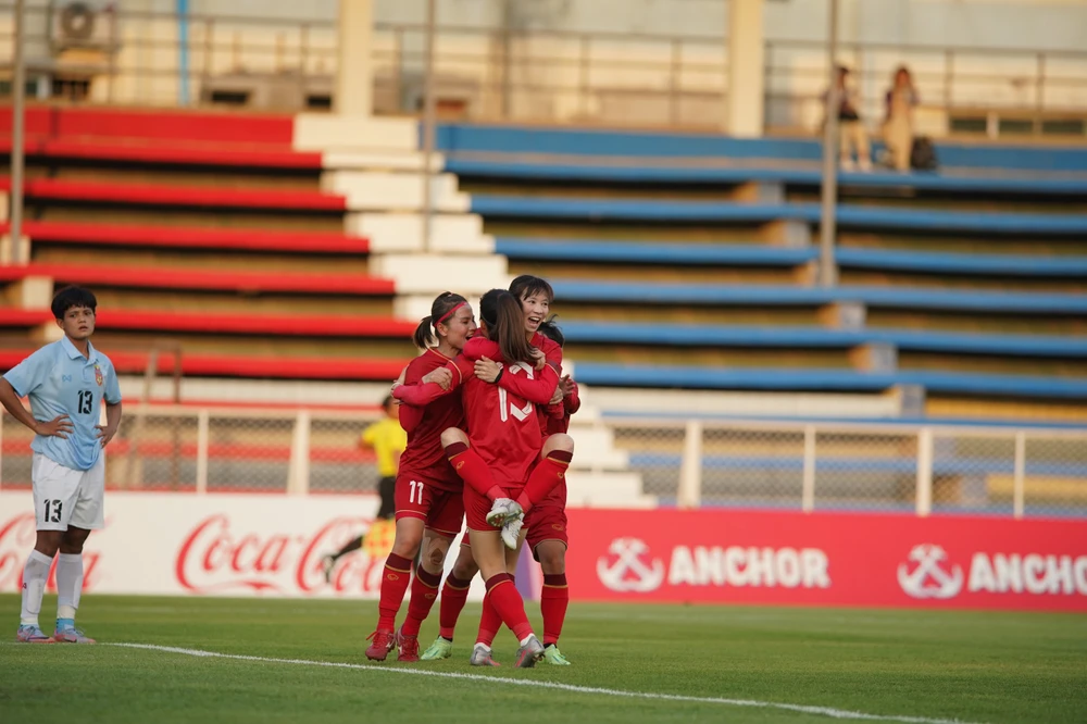 Tiền vệ Thùy Trang cũng được bầu chọn là cầu thủ xuất sắc nhất trận lội ngược dòng thắng Philippines 2-1 hồi năm ngoái trên sân Cẩm Phả (Quảng Ninh) và sau đó cùng đồng đội bảo vệ huy chương vàng SEA Games với chiến thắng Thái Lan 1-0 trong trận chung kết.