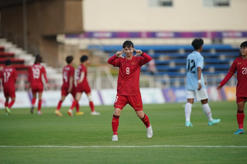 Sau khi ghi bàn, em tạo hai chữ L. Nó chính là luôn luôn cố gắng, luôn luôn nỗ lực trong bất cứ hoàn cảnh nào, cả tập luyện cũng như thi đấu, là tiêu chí hàng đầu của em. Chữ L cũng là chữ viết tắt của “Love”. Em muốn dành tặng bàn thắng cho những người đã luôn yêu thương, theo dõi và bên cạnh em cùng đội tuyển Việt Nam. Em yêu bóng đá. Em yêu tất cả mọi người.