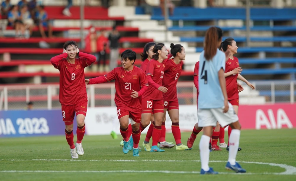 Tiền vệ Thùy Trang (8) từng ghi một siêu phẩm khó quên vào lưới Myanmar ở vòng bảng. Ảnh: ANH PHƯƠNG.