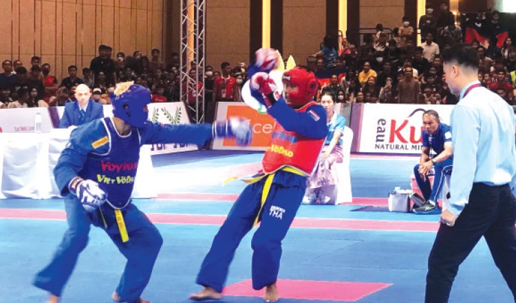 Các võ sĩ Campuchia thắng áp đảo ở môn Vovinam. Ảnh: ANH PHƯƠNG.