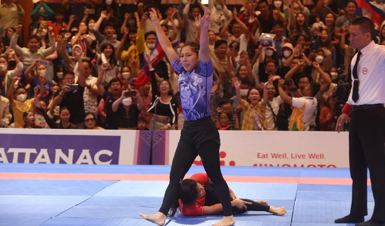 ... và giành chiến thắng thuyết phục. Ảnh: CCT.