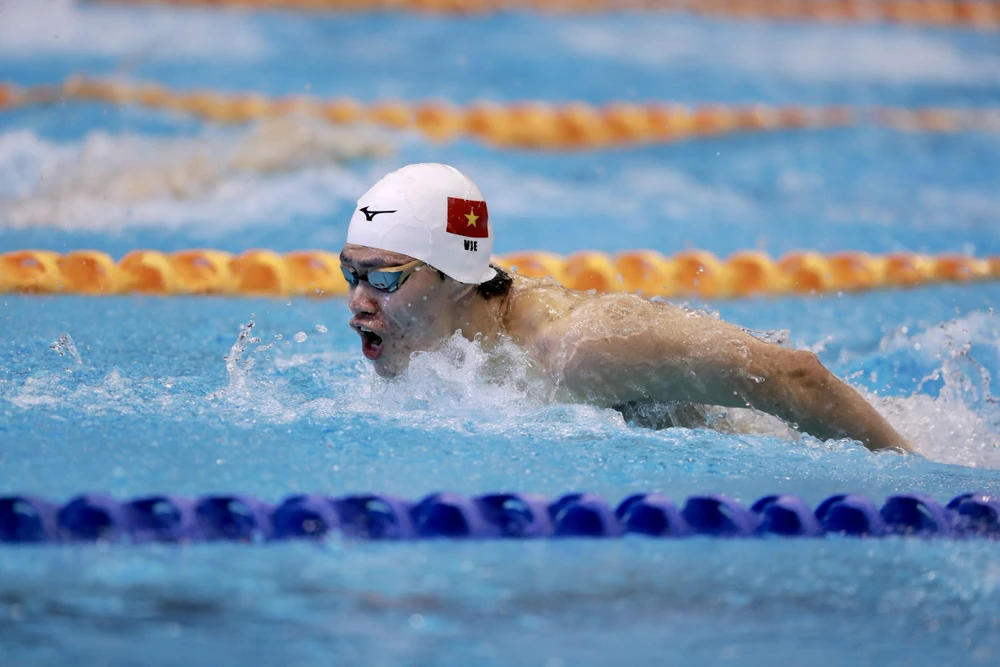 Kình ngư Trần Hưng Nguyên dũng mãnh trên đường đua xanh đã xuất sắc giành chiếc HCV thứ ba cho bơi Việt Nam...