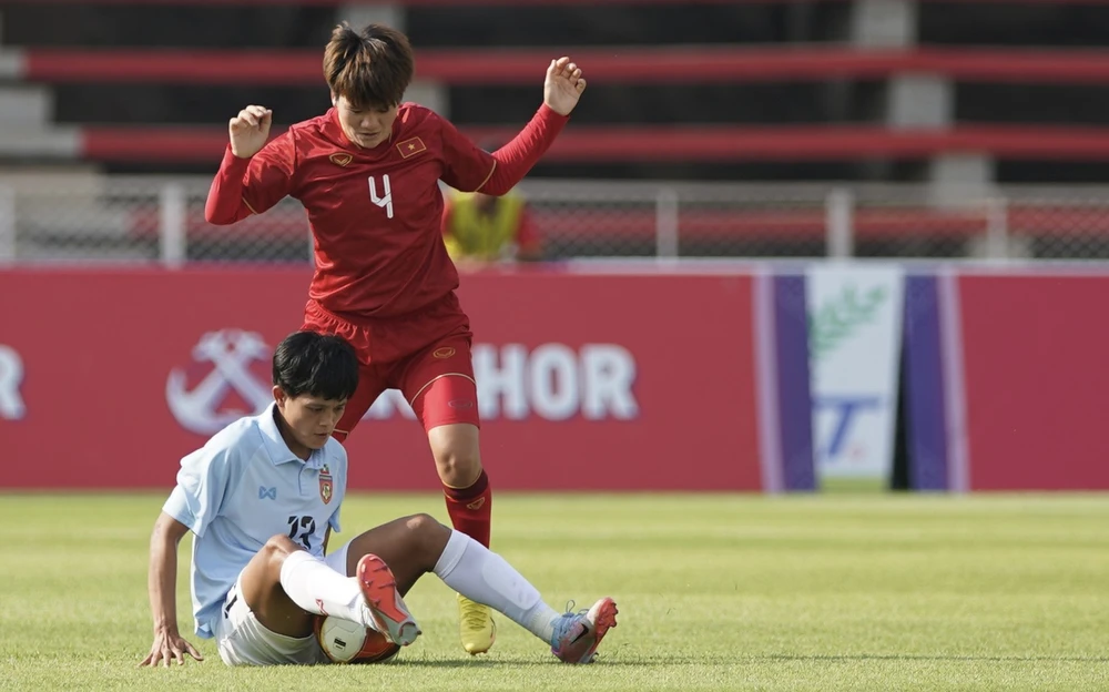 Các cô gái Myanmar gây địa chấn khi ngược dòng đánh bại Thái Lan 4-2 ở bán kết, trong khi họ từng thua nữ Việt Nam 1-3 tại vòng bảng. Ảnh: ANH PHƯƠNG.