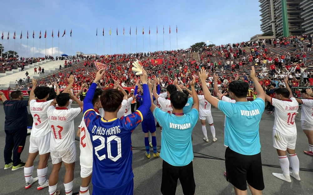 Đội tuyển U-22 Việt Nam chỉ còn vớt vát ở trận tranh huy chương đồng với Myanmar vào chiều 16-5. Ảnh: ANH PHƯƠNG. Đội tuyển U-22 Việt Nam chỉ còn vớt vát ở trận tranh huy chương đồng với Myanmar vào chiều 16-5. Ảnh: ANH PHƯƠNG.