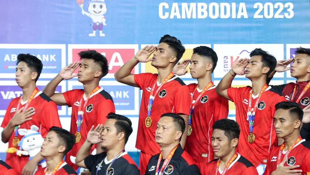Đội tuyển U-22 Indonesia đã giành ngôi vô địch môn bóng đá nam SEA Games 32 sau 32 năm chờ đợi. Ảnh: ANH PHƯƠNG. Đội tuyển U-22 Indonesia đã giành ngôi vô địch môn bóng đá nam SEA Games 32 sau 32 năm chờ đợi. Ảnh: ANH PHƯƠNG.