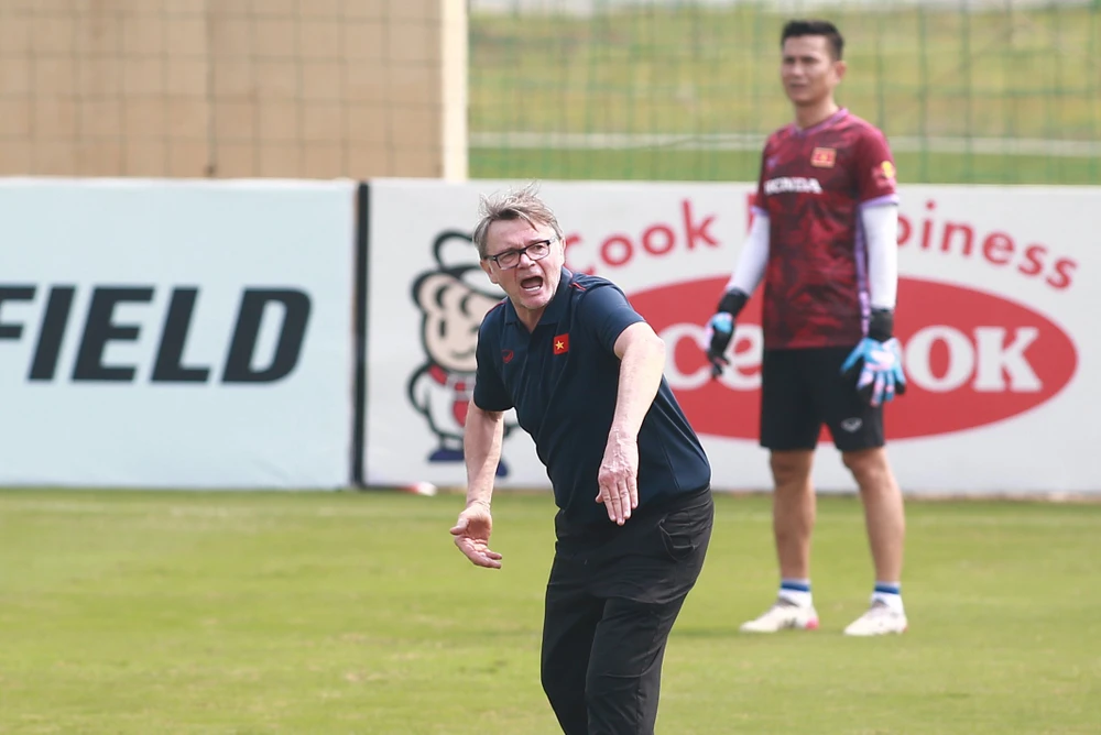 HLV Troussier gặp thuận lợi khi giúp các học trò chơi giải U-23 Đông Nam Á sắp tới ở Thái Lan...