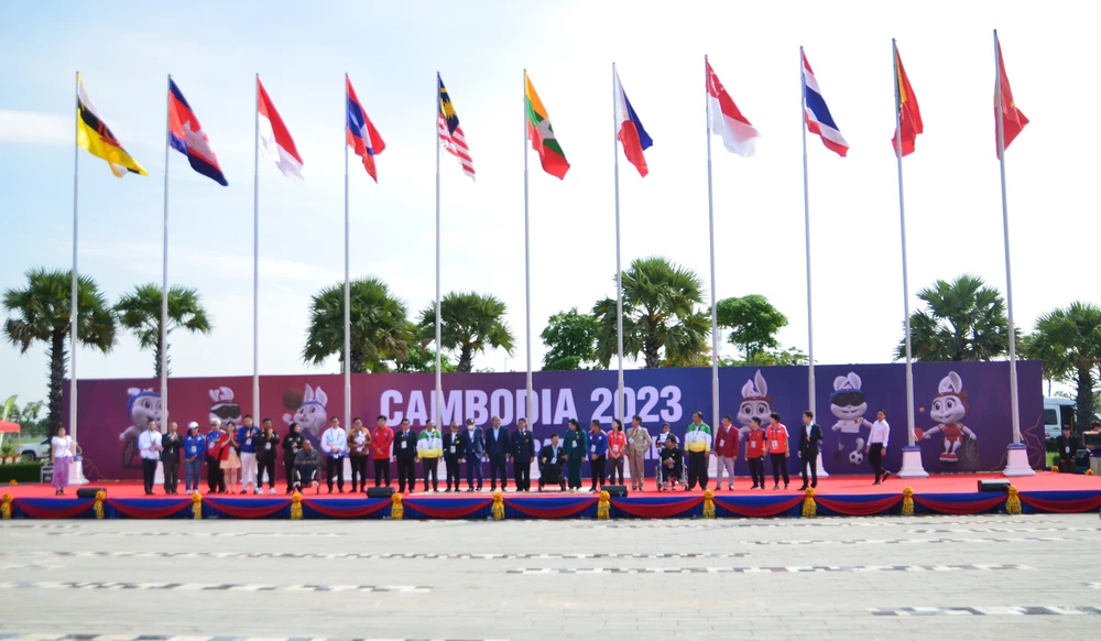 Các đoàn thể thao Đông Nam Á trong buổi lễ thượng cờ trang trọng. Ảnh: ANH DƯƠNG. Các đoàn thể thao Đông Nam Á trong buổi lễ thượng cờ trang trọng. Ảnh: ANH DƯƠNG.