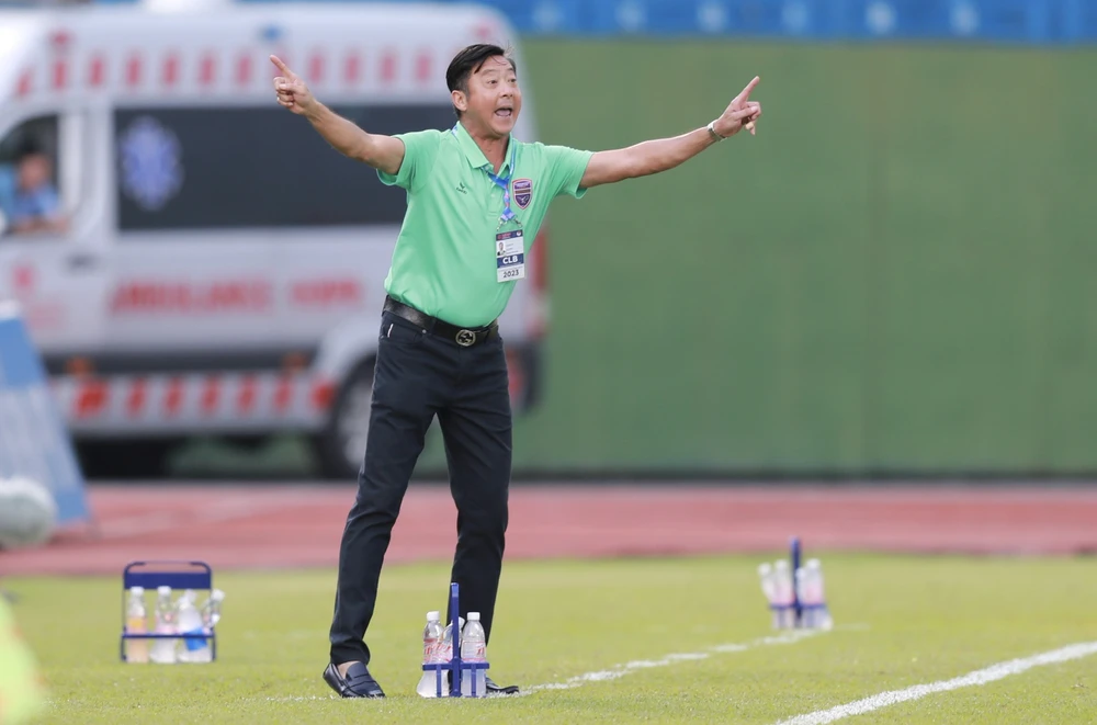 Cựu tuyển thủ Lê Huỳnh Đức là nhà cầm quân thứ ba của B. Bình Dương khi mùa giải mới qua 7 vòng đấu...